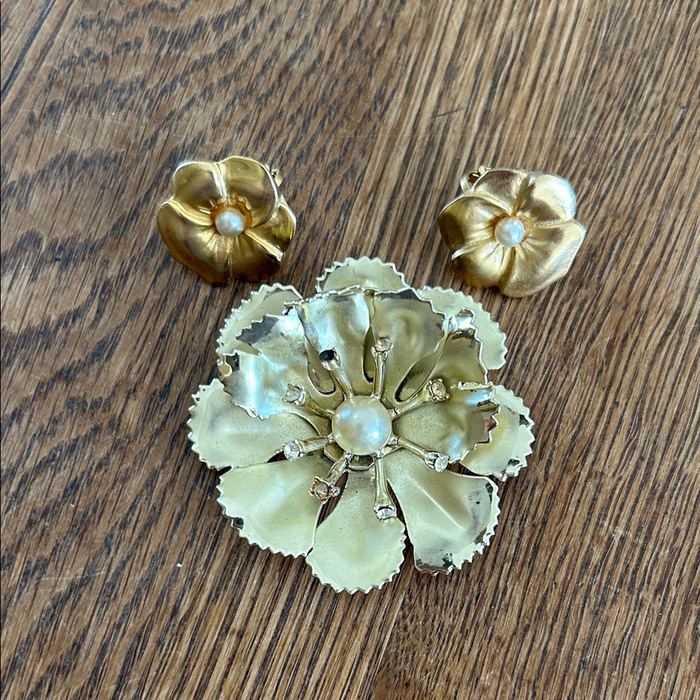 Elegant Gold Floral Jewelry Set